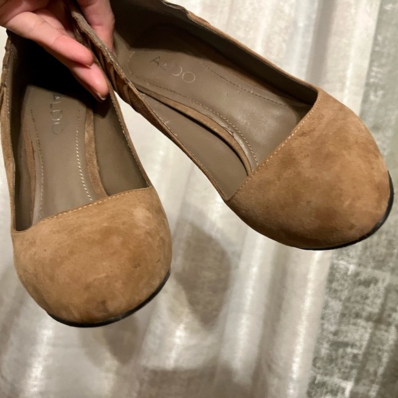 ALDO Beautiful Tan Suede Stiletto High Heel Pumps with detail on back. Size 36 - Picture 6 of 10